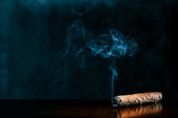 The Dangers of Cigar Smoke and How to Avoid Them